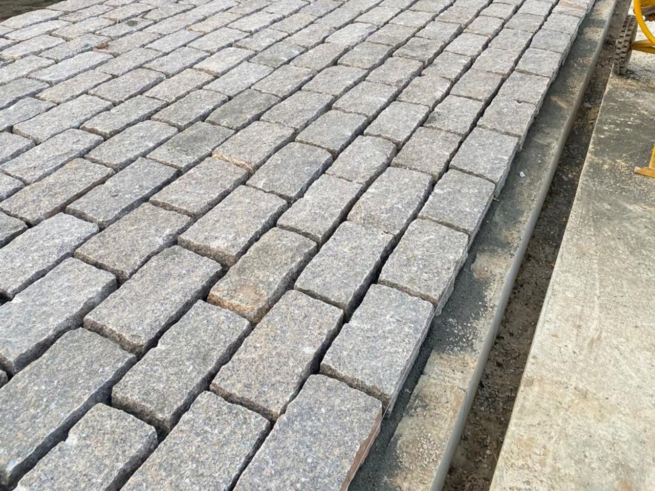 calçamento de pedras folheta